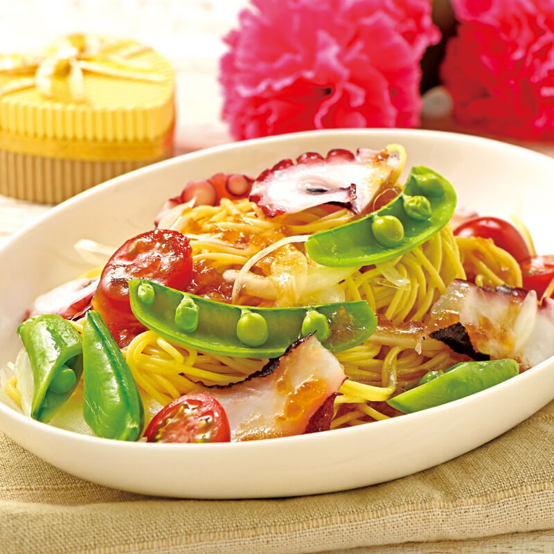 ドレッシングで簡単！たこと彩り野菜のサラダスパゲッティ
