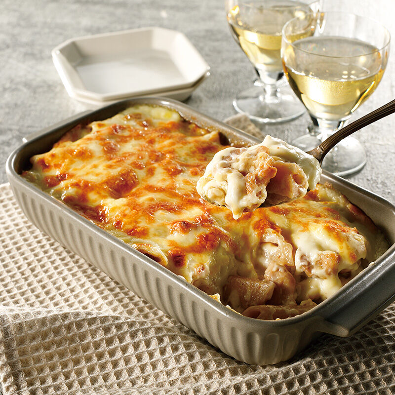 鶏ももとれんこん、ローズマリーの白ワイン煮込みベースのグラタン