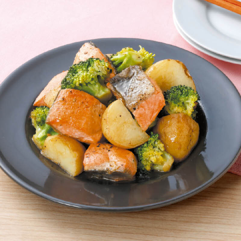 鮭とブロッコリーの新じゃがたっぷりバタぽん焼
