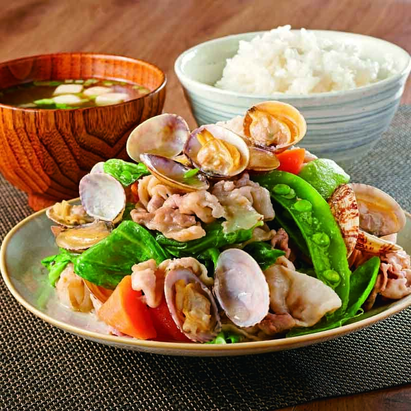 あさりと豚肉で！ボリューム満点酒蒸し風