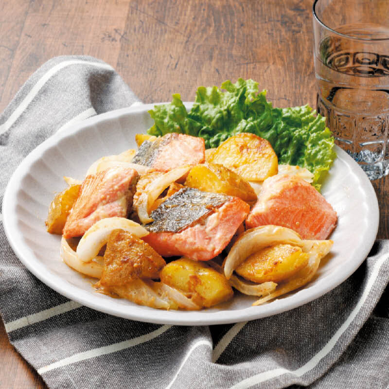 銀鮭と新たまのみそマヨ炒め