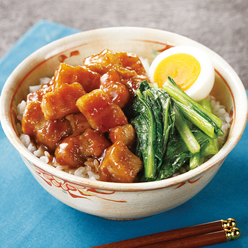 炒めて作るルーローハン