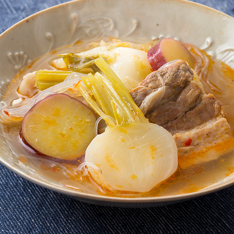白菜とさつまいもと豚肉のピリ辛スープ