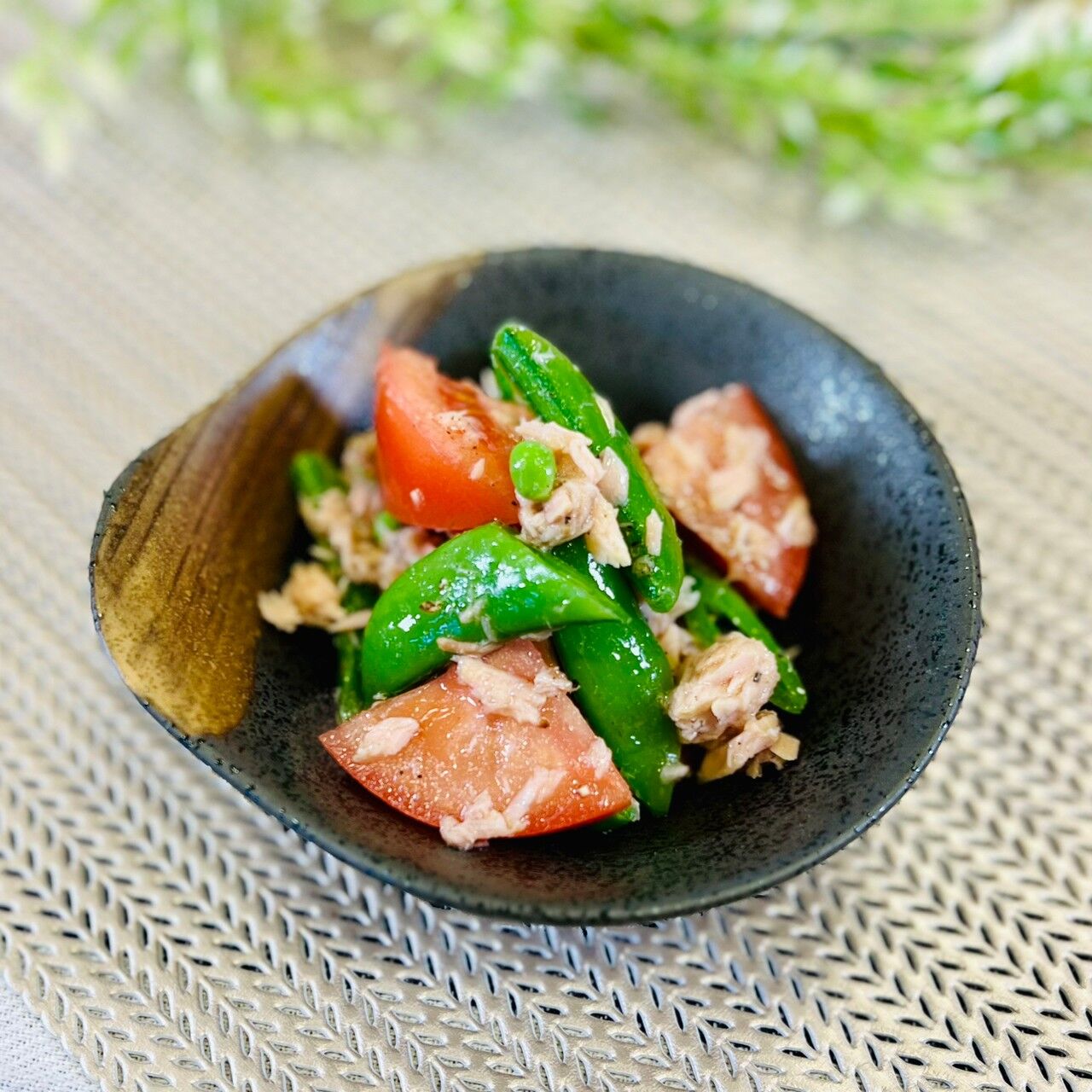 スナップエンドウとトマトのツナサラダ
