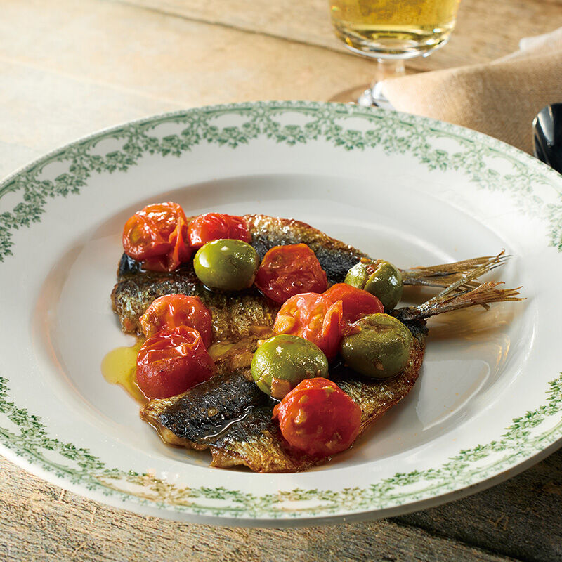 いわしのソテー　ミニトマトとオリーブのソース